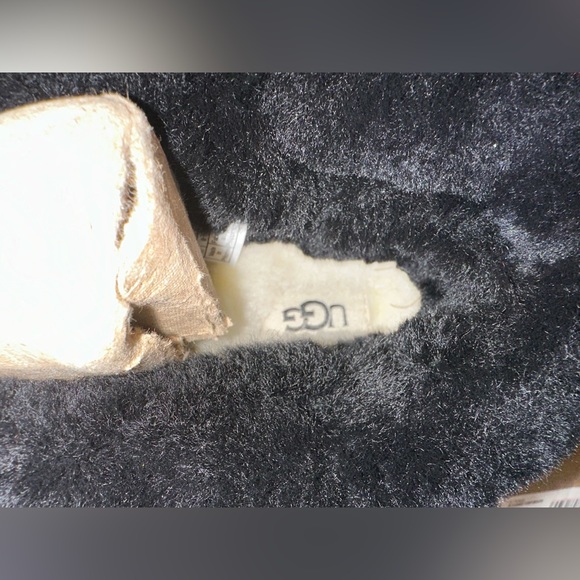 ⭐️Fall Sale ⭐️UGG Black Classic Cozy Booties Slippers.  Women’s 10 - Picture 5 of 10